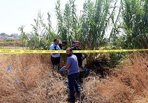 Moloz yığınları arasında çürümüş erkek cesedi bulundu